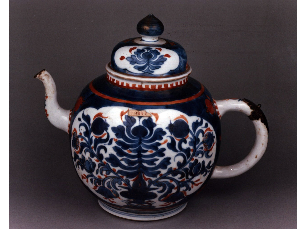 motivi decorativi geometrici e vegetali (teiera) - manifattura di Arita (secc. XVIII/ XIX)