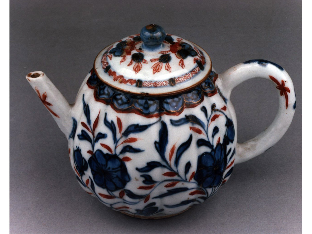 motivi decorativi geometrici e vegetali (teiera) - manifattura di Arita (sec. XVIII)