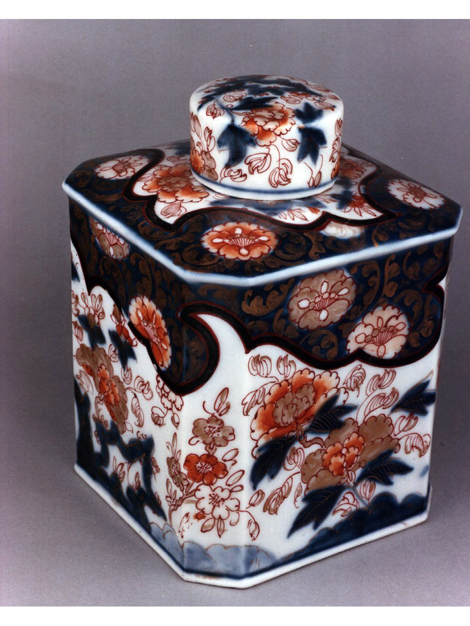 motivi decorativi vegetali (scatola da thè) - manifattura cinese (sec. XVIII)