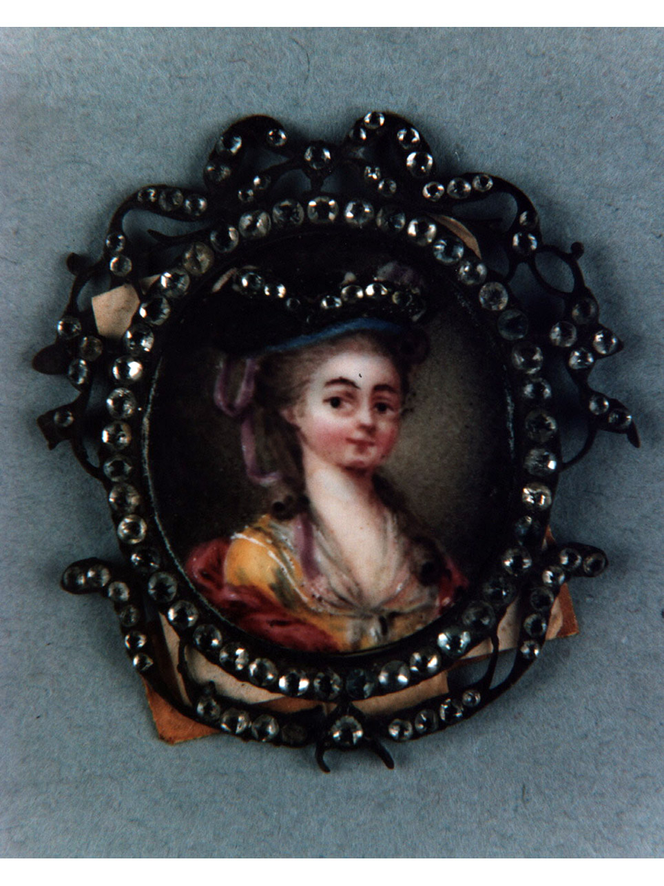ritratto di donna (medaglione portaritratto) di Solo Janniello (sec. XVIII)