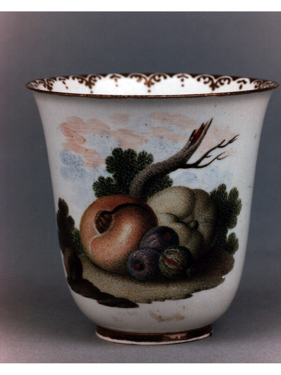 natura morta con frutta (tazza) di Caselli Giovanni (sec. XVIII)