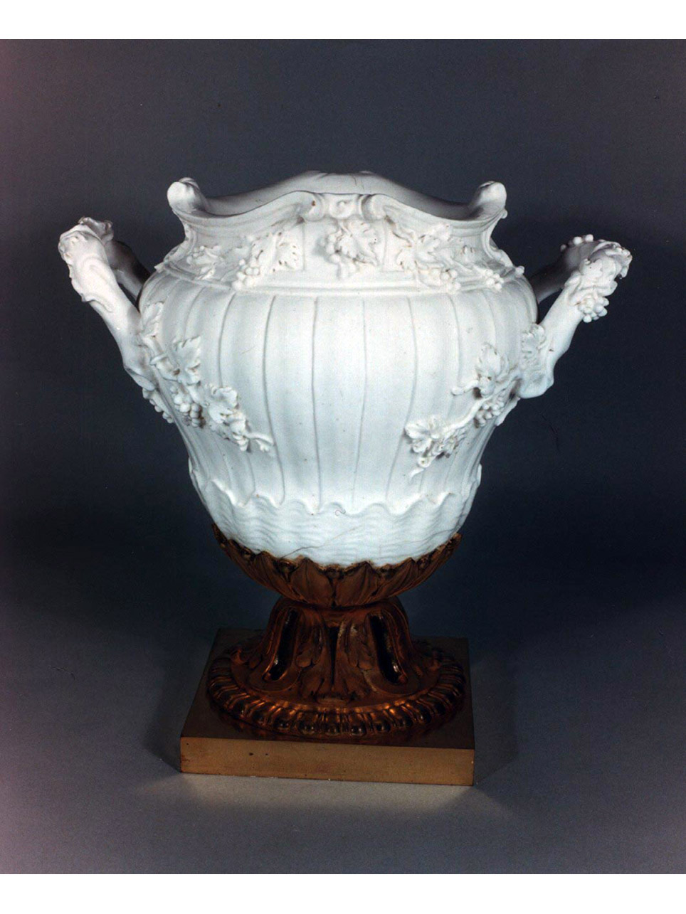 motivi decorativi vegetali (rinfrescatoio) - manifattura di Capodimonte (sec. XVIII)