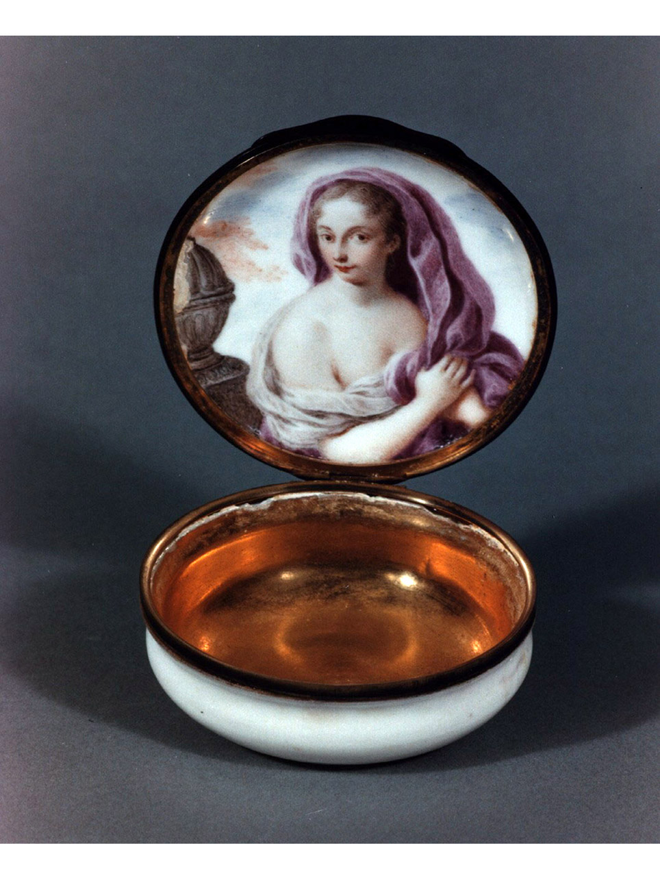 figura femminile (tabacchiera) di Caselli Giovanni (sec. XVIII)