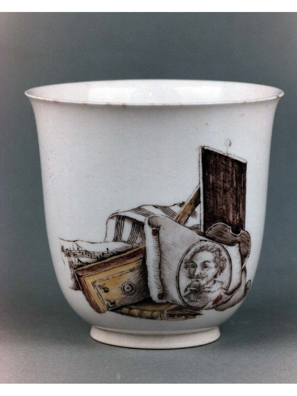natura morta con strumenti musicali (tazza) di Nani Mariano (sec. XVIII)
