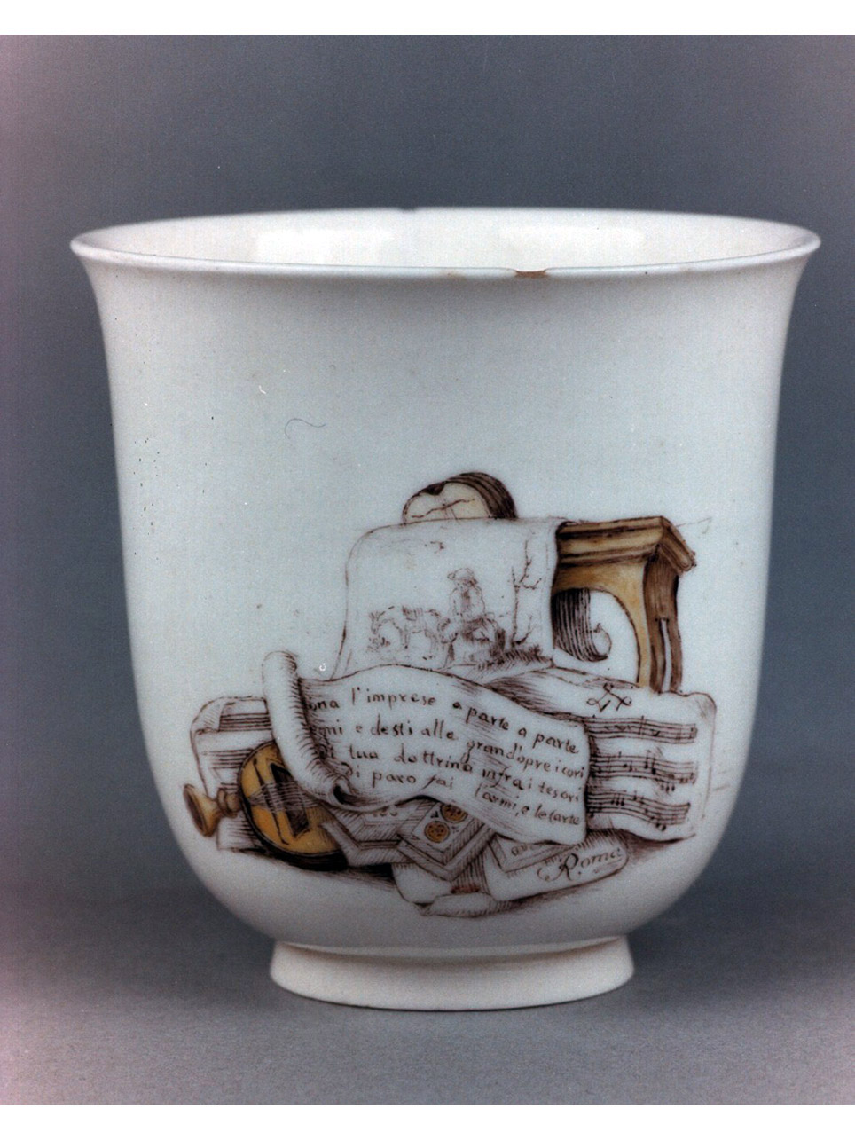 natura morta con strumenti musicali (tazza) - manifattura di Capodimonte (sec. XVIII)
