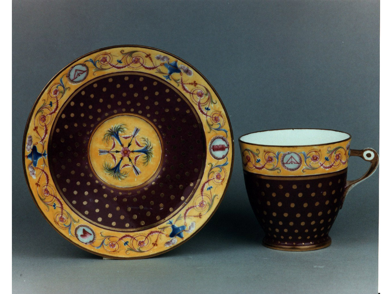 motivi decorativi (tazza) di De Choisy Apprien Julien Hirel (secc. XVIII/ XIX)