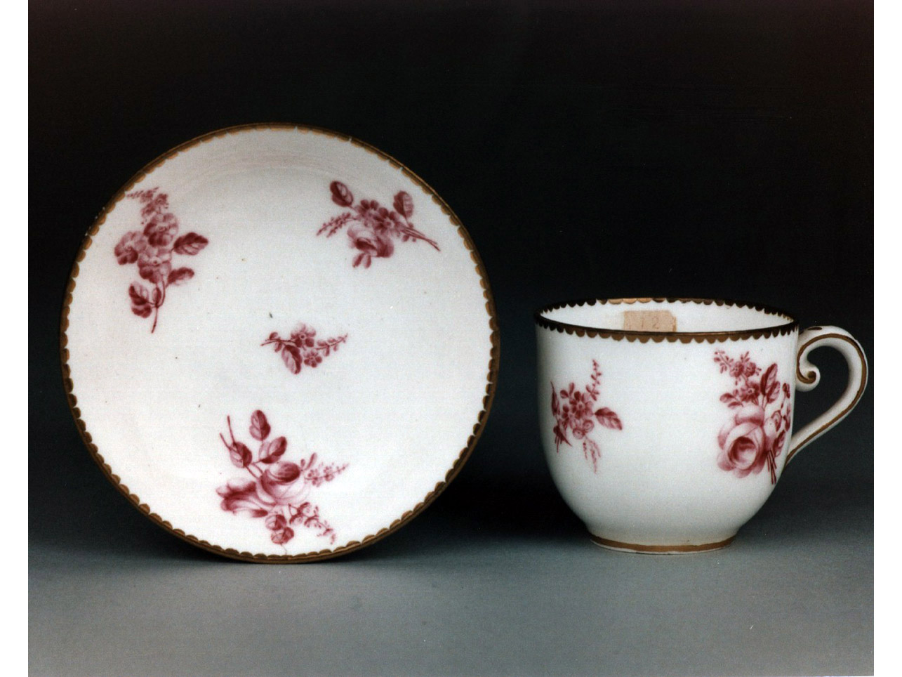 motivi decorativi floreali (tazza) - manifattura di Sèvres (sec. XVIII)