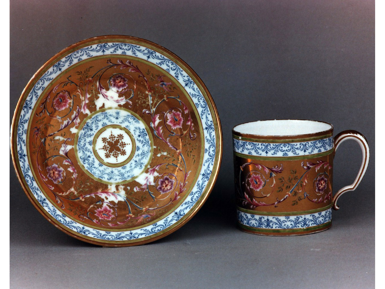 motivi decorativi a girali (tazza) - manifattura di Sèvres (sec. XVIII)