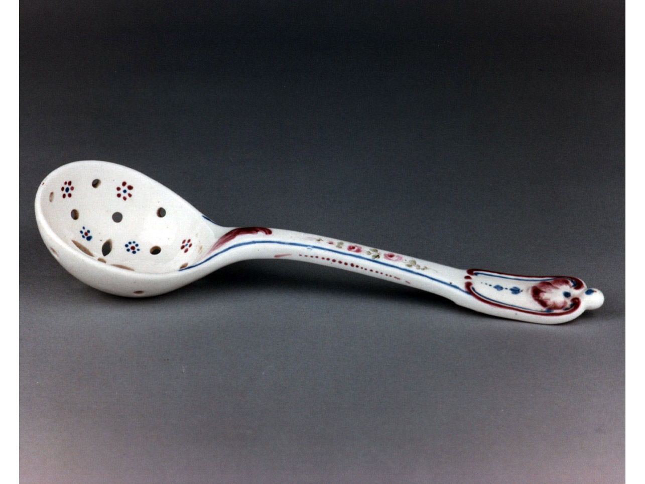 motivi decorativi floreali (colino) - manifattura di Mennecy (sec. XVIII)