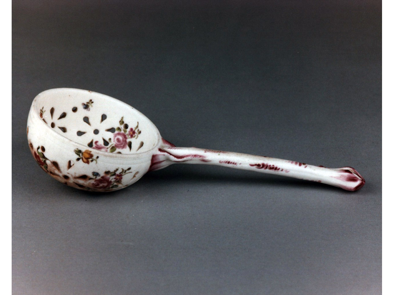 motivi decorativi floreali (colino) - manifattura di Mennecy (sec. XVIII)