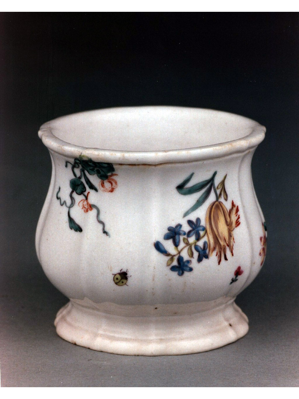 motivi decorativi floreali (vasetto) - manifattura di Sceaux (sec. XVIII)