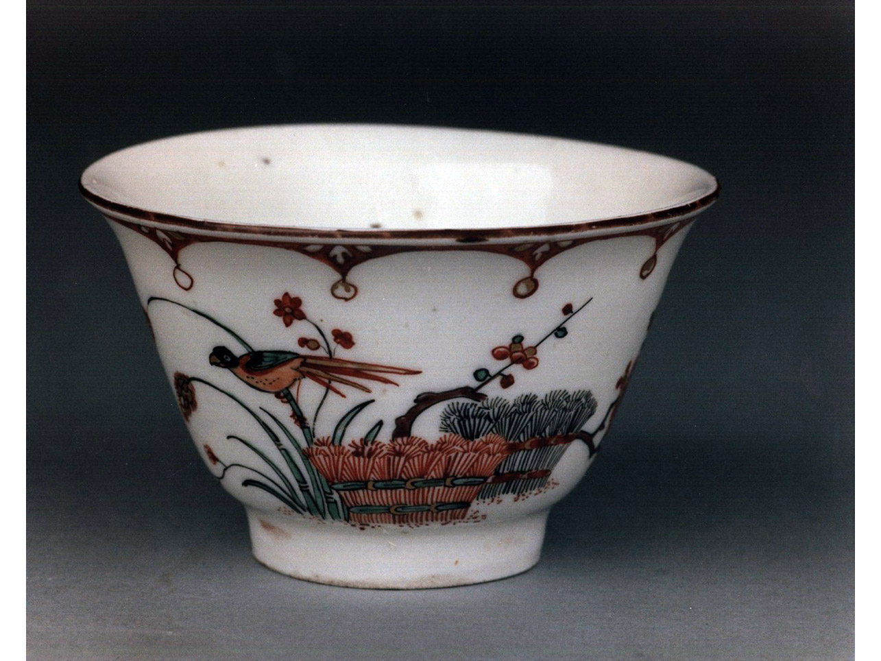 motivi decorativi vegetali (coppetta) - produzione di Chantilly (sec. XVIII)