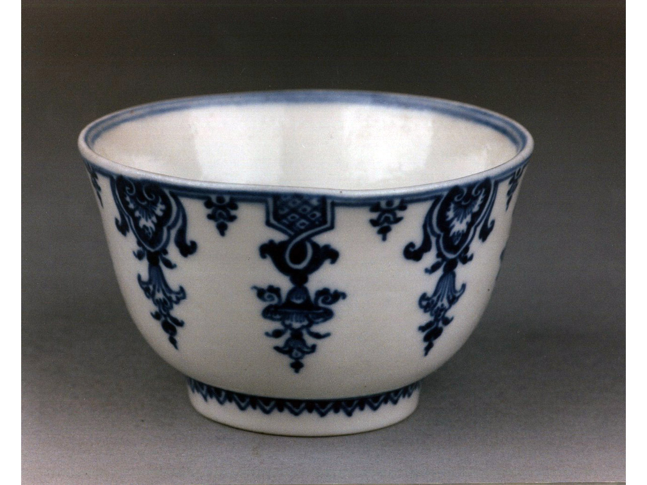 motivi decorativi (tazza) - manifattura di Saint-Cloud (sec. XVIII)