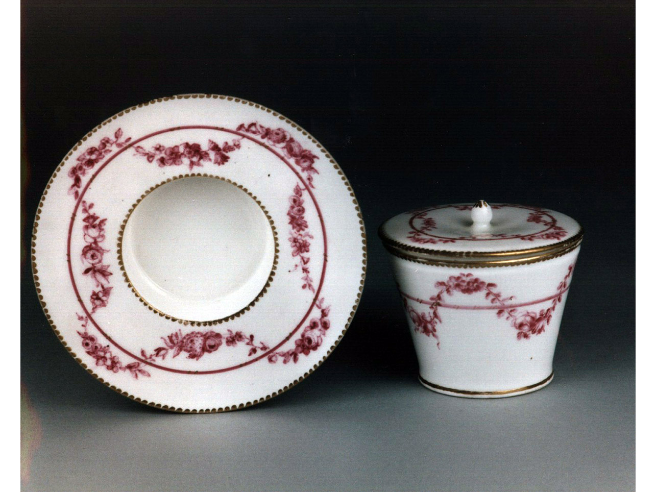 motivi decorativi floreali (piattino) - manifattura di Vincennes (sec. XVIII)