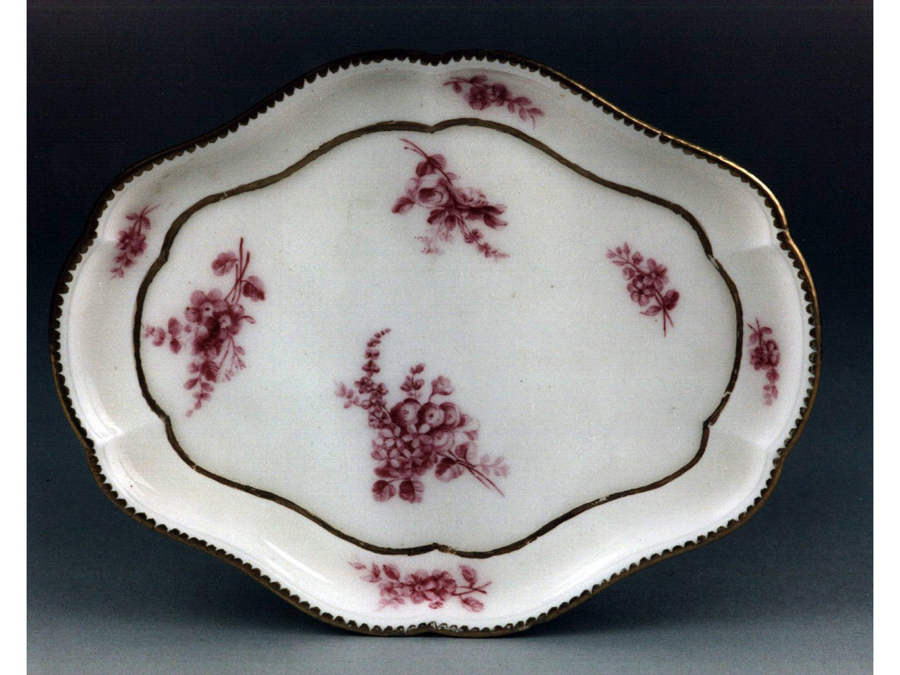 motivi decorativi floreali (vassoio) - manifattura di Vincennes (sec. XVIII)