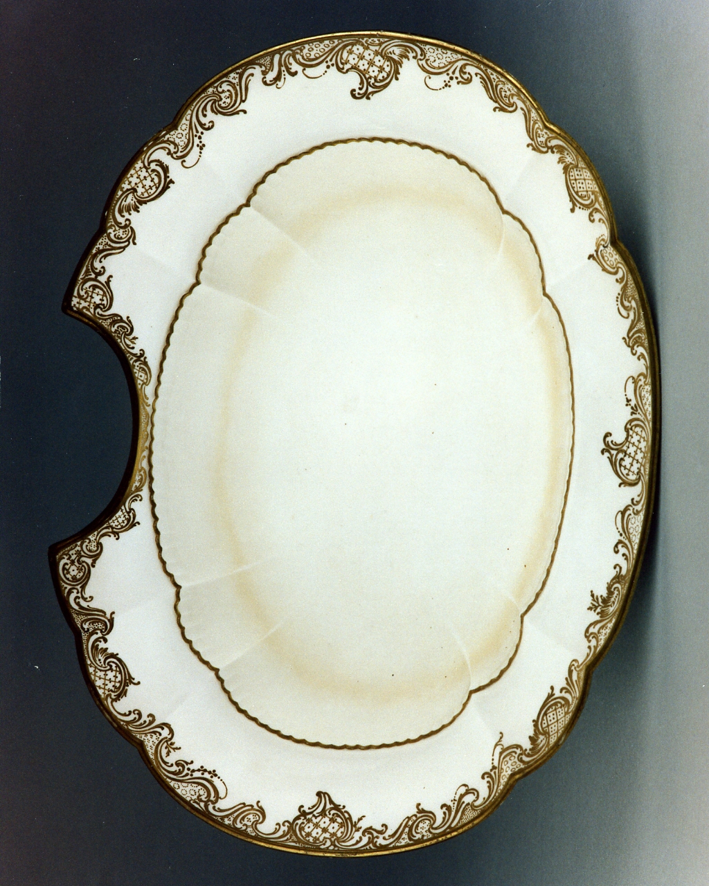 motivi decorativi vegetali (bacile da barbiere) - manifattura di Vincennes (sec. XVIII)