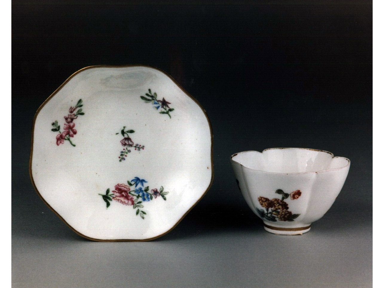 motivi decorativi floreali (tazza) - manifattura di Vincennes (sec. XVIII)