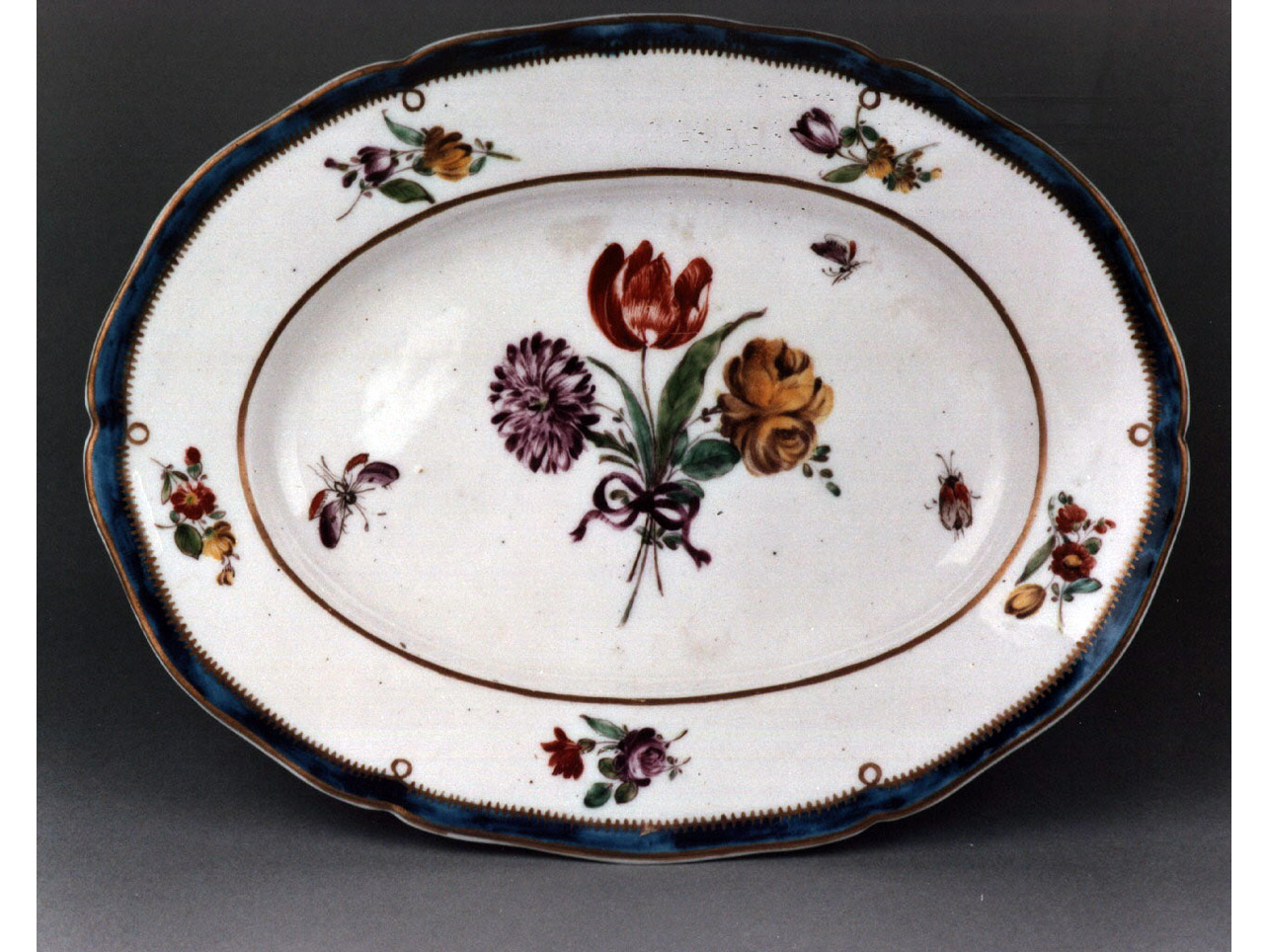 motivi decorativi floreali (piatto) - manifattura veneziana (sec. XVIII)