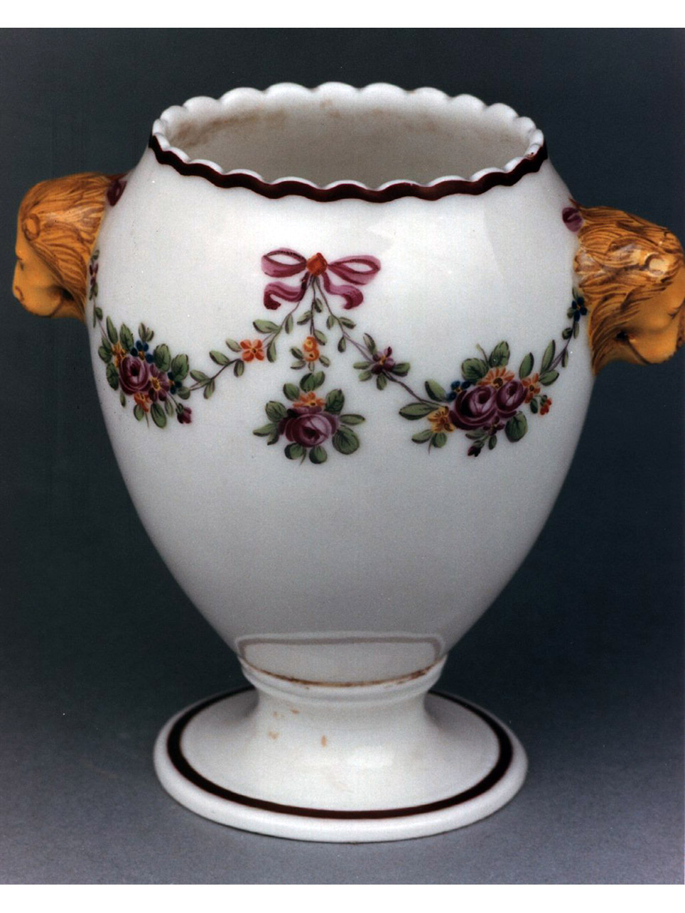 motivi decorativi floreali (vaso) - manifattura di Vinovo (sec. XVIII)