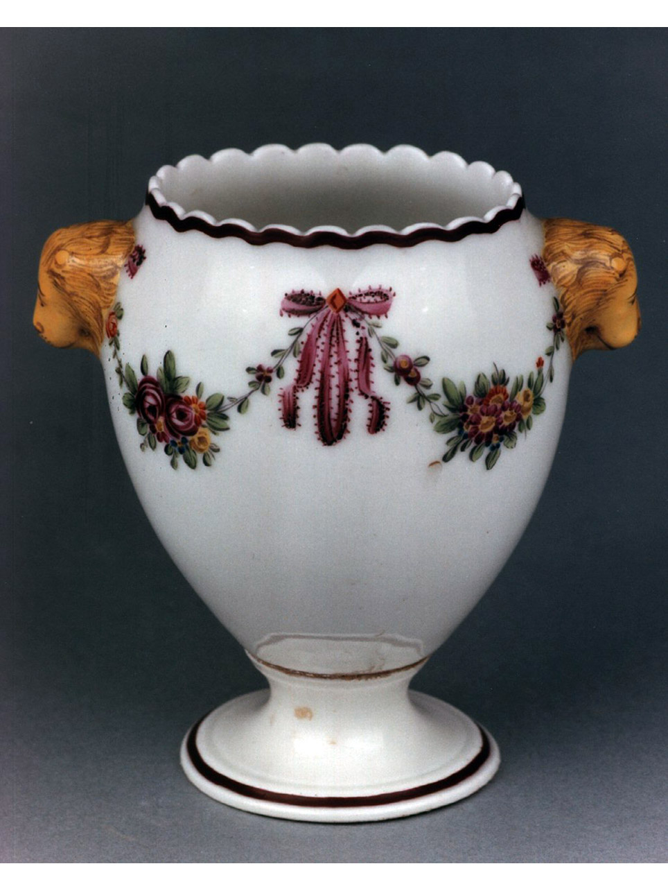 motivi decorativi floreali (vaso) - manifattura di Vinovo (sec. XVIII)