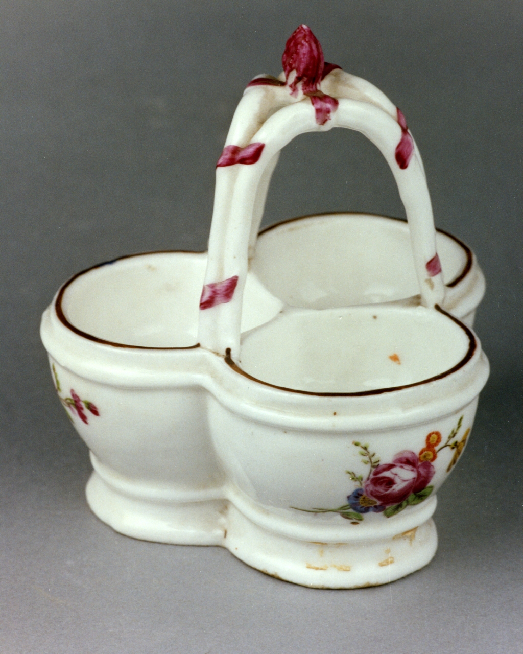 motivi decorativi floreali (saliera) - manifattura di Vinovo (ultimo quarto sec. XVIII)