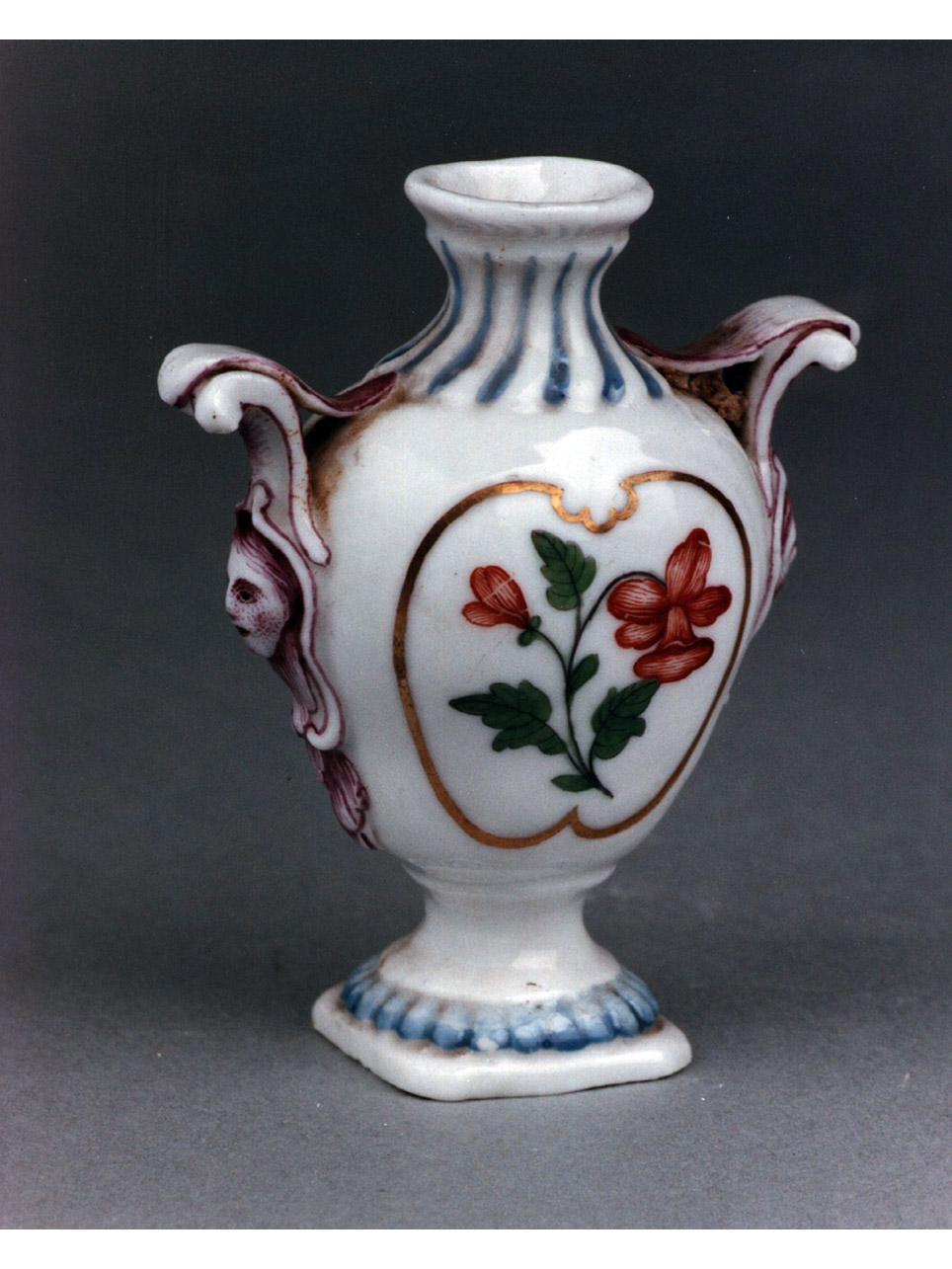 motivi decorativi floreali (vasetto) - manifattura di Doccia (sec. XVIII)