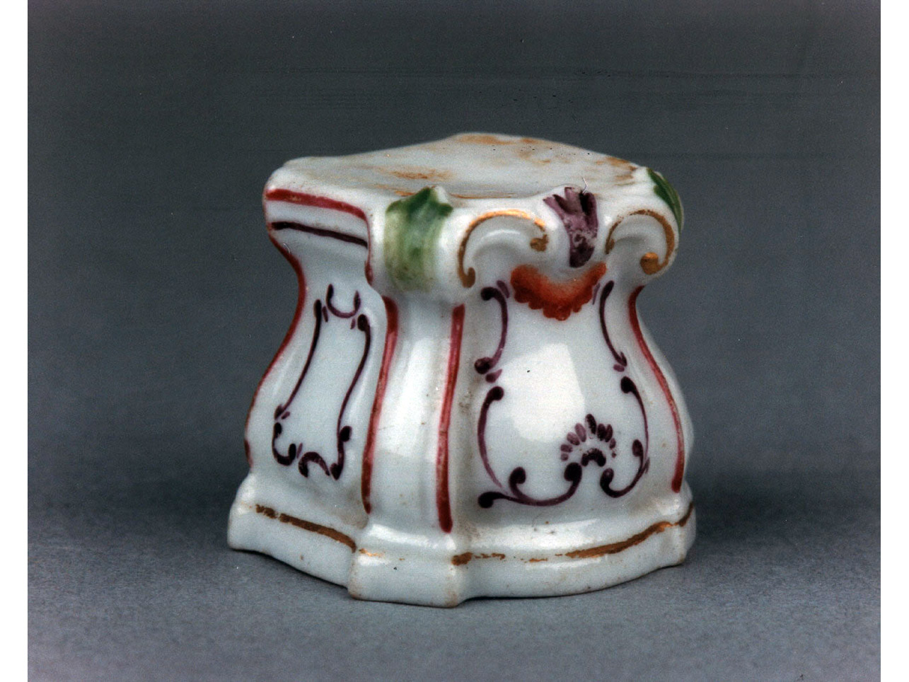 motivi decorativi (base) - manifattura di Doccia (sec. XVIII)