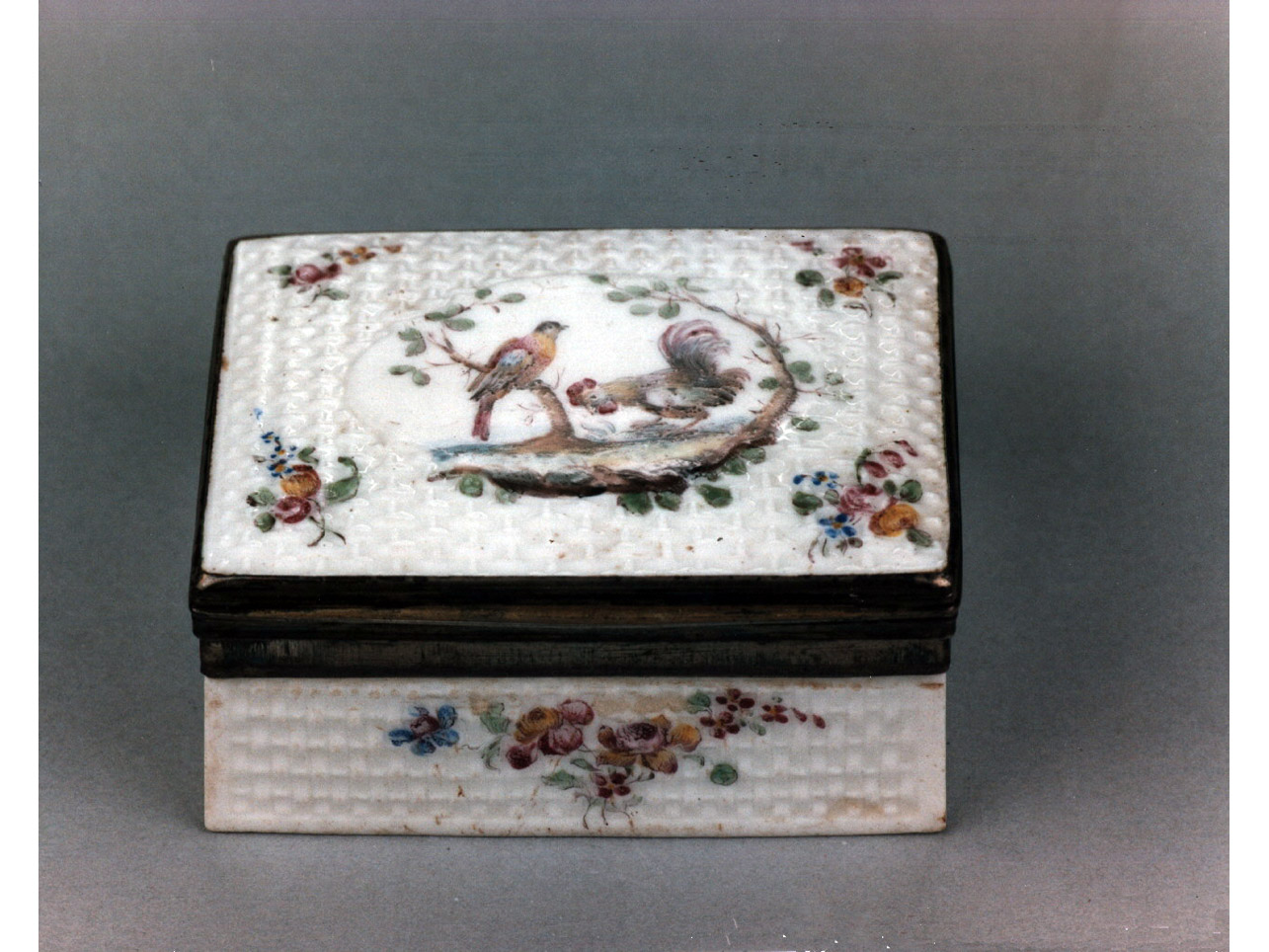 giovani amanti (tabacchiera) - produzione di Chantilly (sec. XVIII)