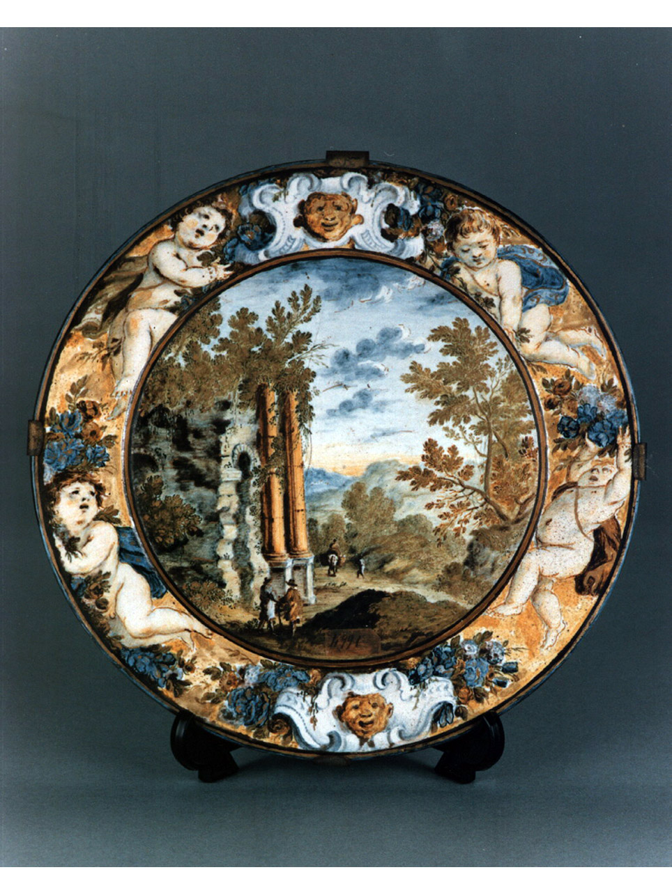 paesaggio con architetture (piatto) di Grue Carlo Antonio (bottega) (secc. XVII/ XVIII)