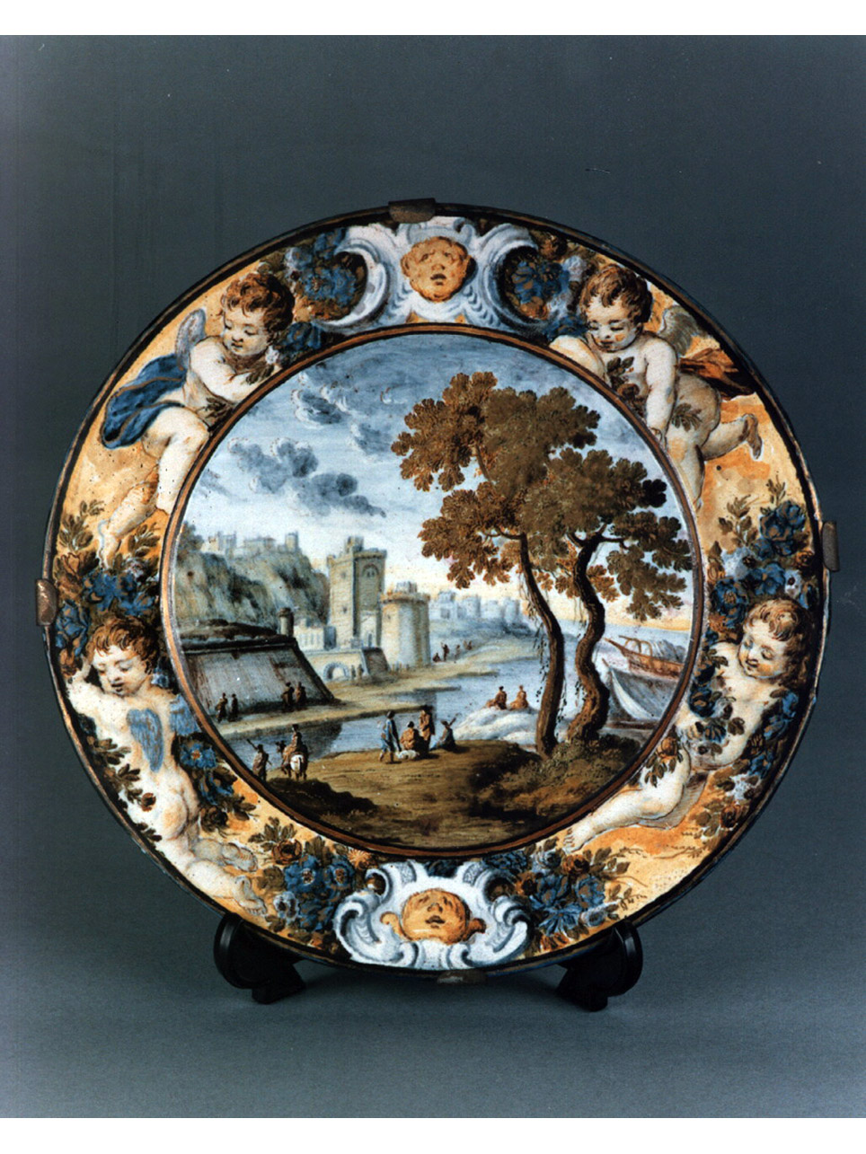 paesaggio con architetture (piatto) di Grue Carlo Antonio (bottega) (secc. XVII/ XVIII)