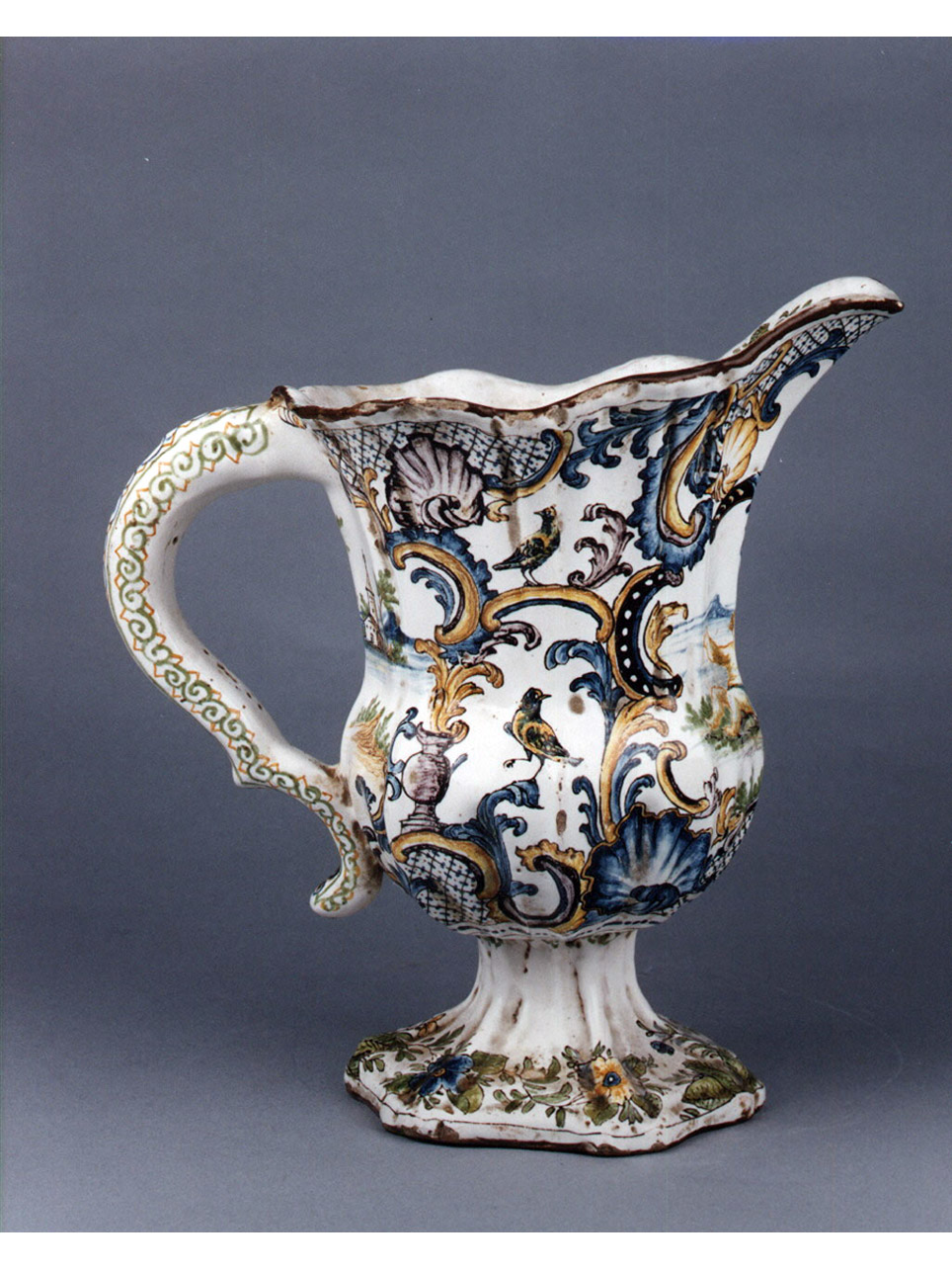 motivi decorativi floreali (brocca) - manifattura napoletana (sec. XVIII)