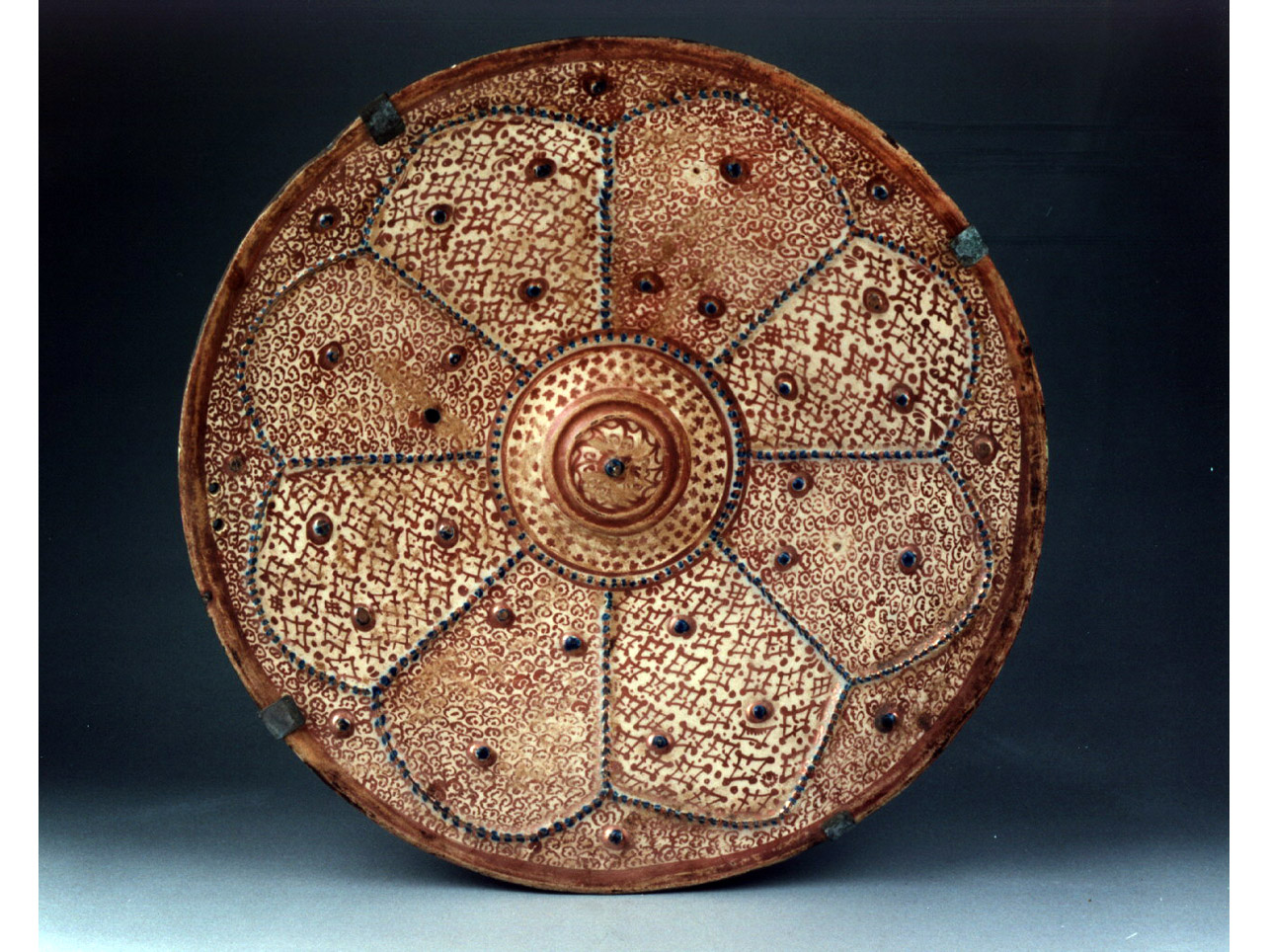 motivi decorativi floreali (piatto) - manifattura catalana (secc. XVII/ XVIII)
