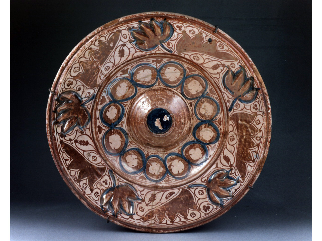 motivi decorativi (piatto) - manifattura catalana (sec. XVI)