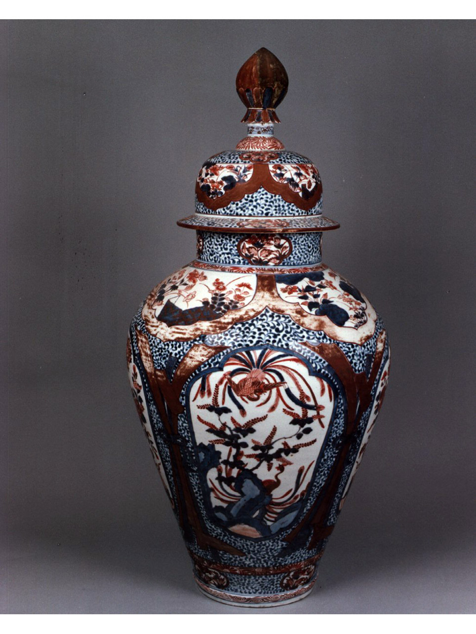 motivi decorativi vegetali e animali (vaso) - manifattura giapponese (sec. XVIII)