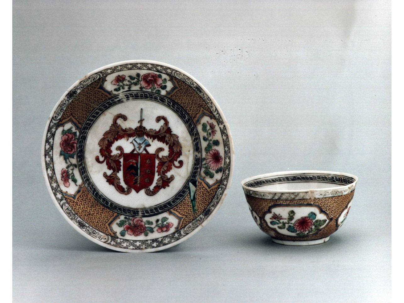 motivi decorativi floreali (tazzina) - manifattura cinese (sec. XVIII)