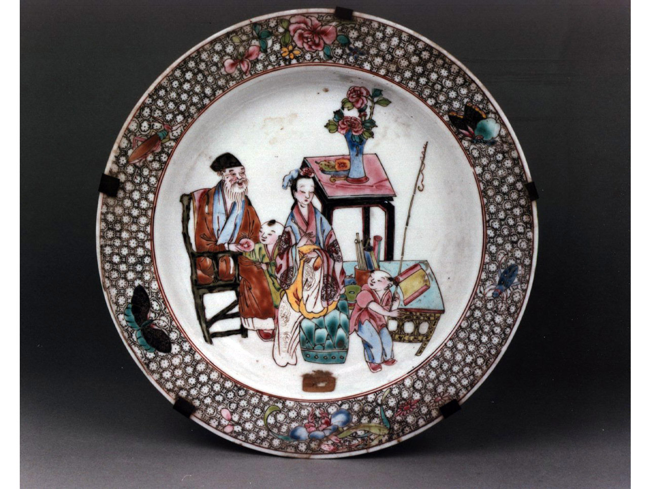 scena familiare (piatto) - manifattura cinese (sec. XVIII)