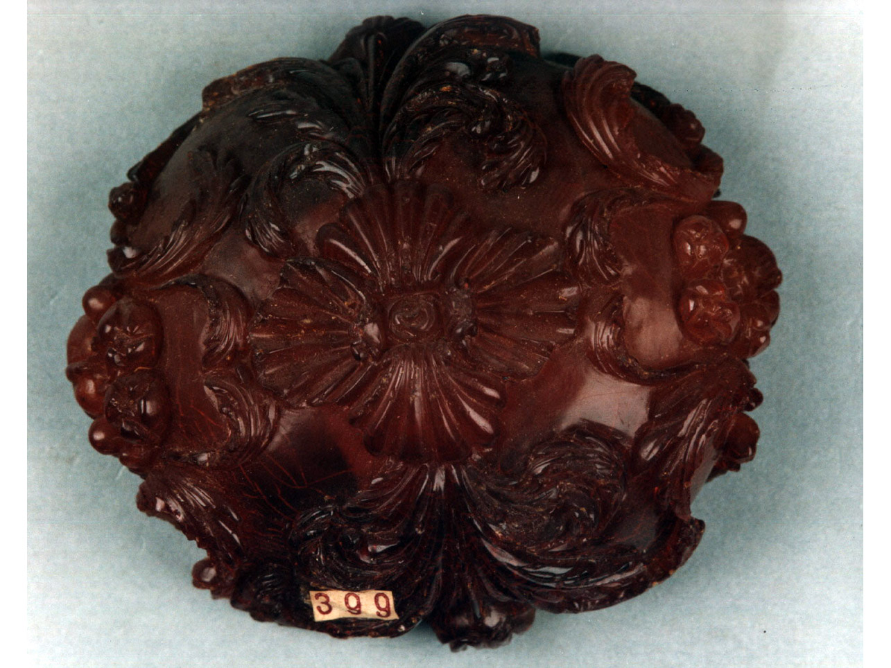 motivi decorativi floreali (scatola, frammento) - bottega Europa settentrionale (sec. XVII)