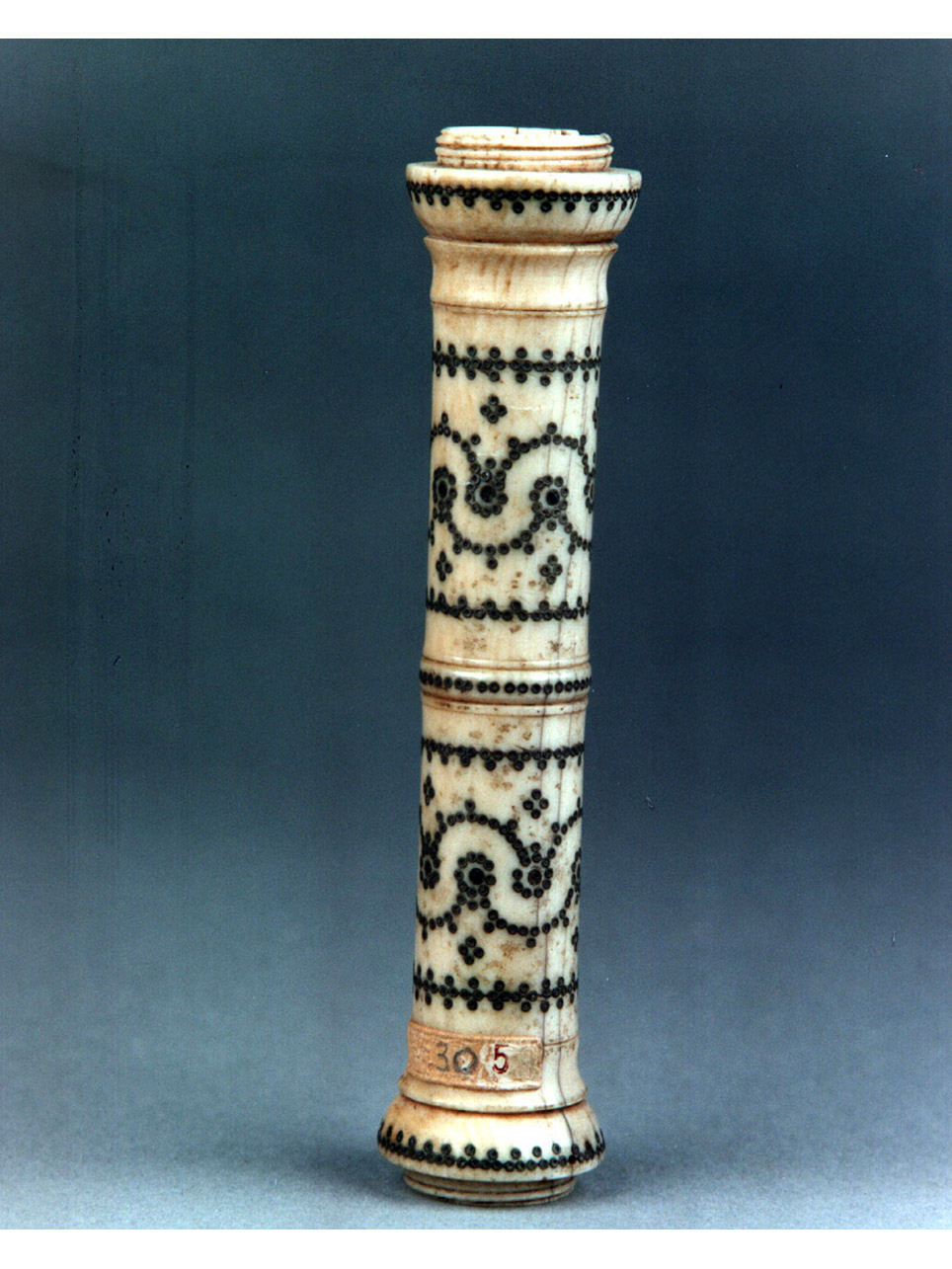 motivi decorativi a volute (bastone, frammento) - bottega inglese (fine/inizio secc. XVII/ XVIII)