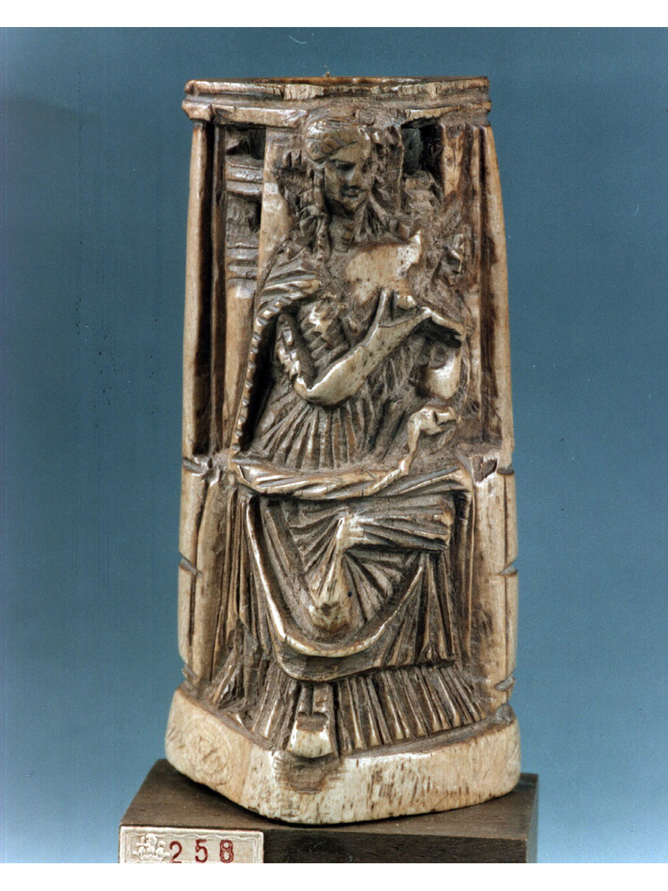 Madonna in trono con Bambino (scultura miniaturistica, frammento) - bottega Italia settentrionale (sec. XV)