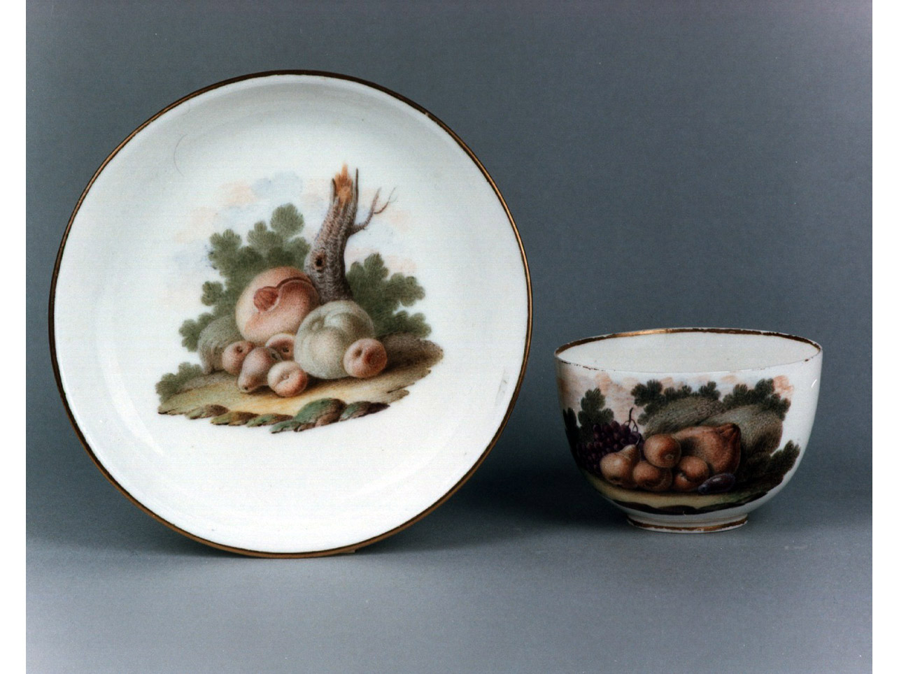 natura morta con frutta (tazza) di Nani Giacomo (sec. XVIII)