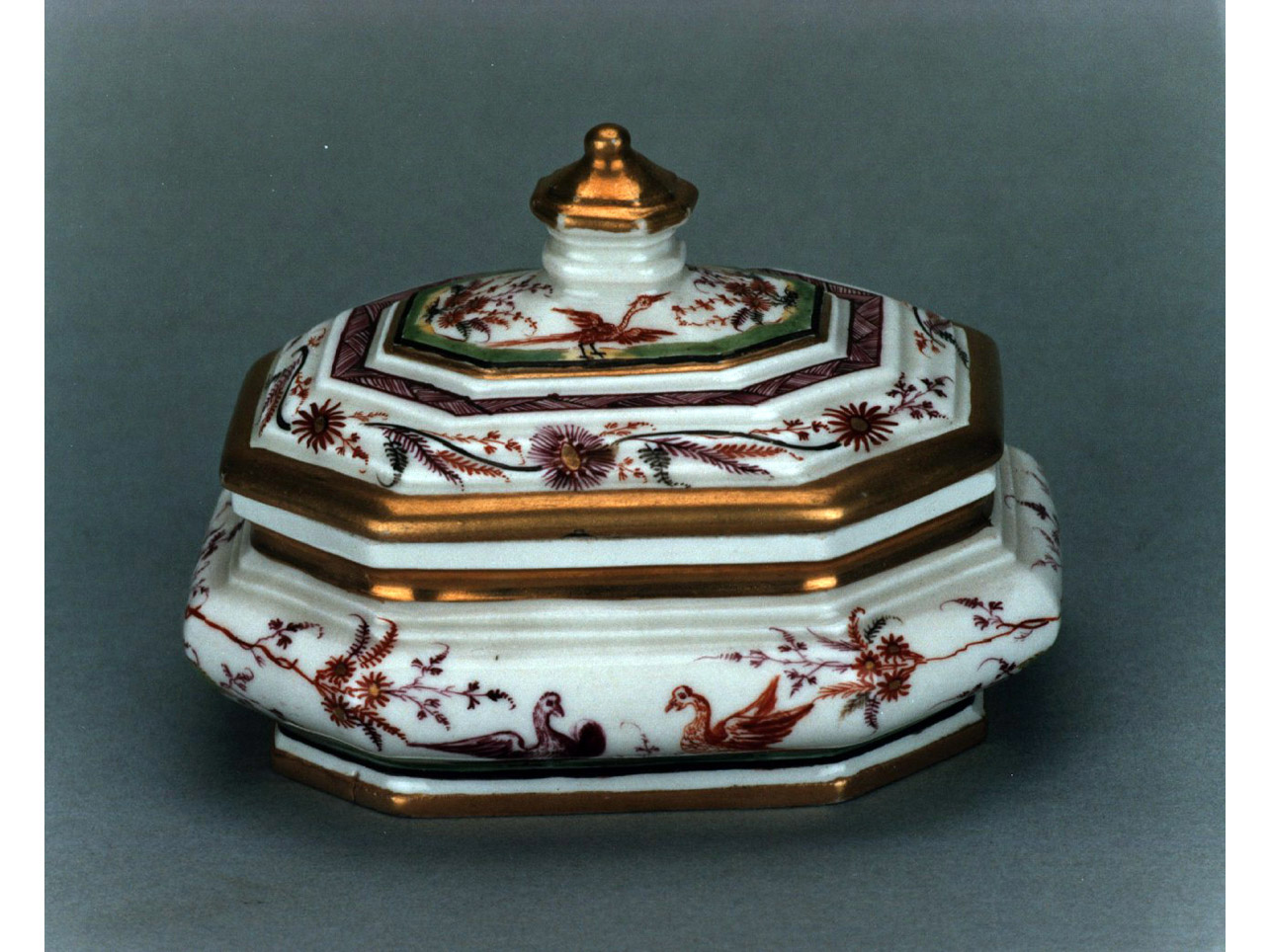 motivi decorativi vegetali e animali (zuccheriera) di Hoeroldt Johann Gregorius (maniera) (sec. XVIII)