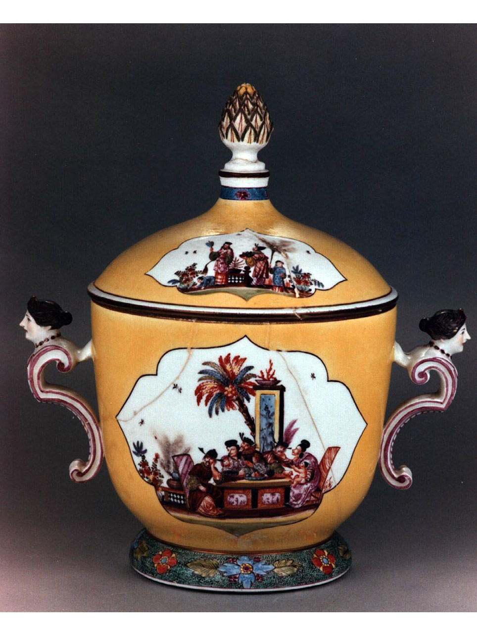 paesaggi con figure/ motivi decorativi floreali (zuppiera) - manifattura di Meissen (sec. XVIII)