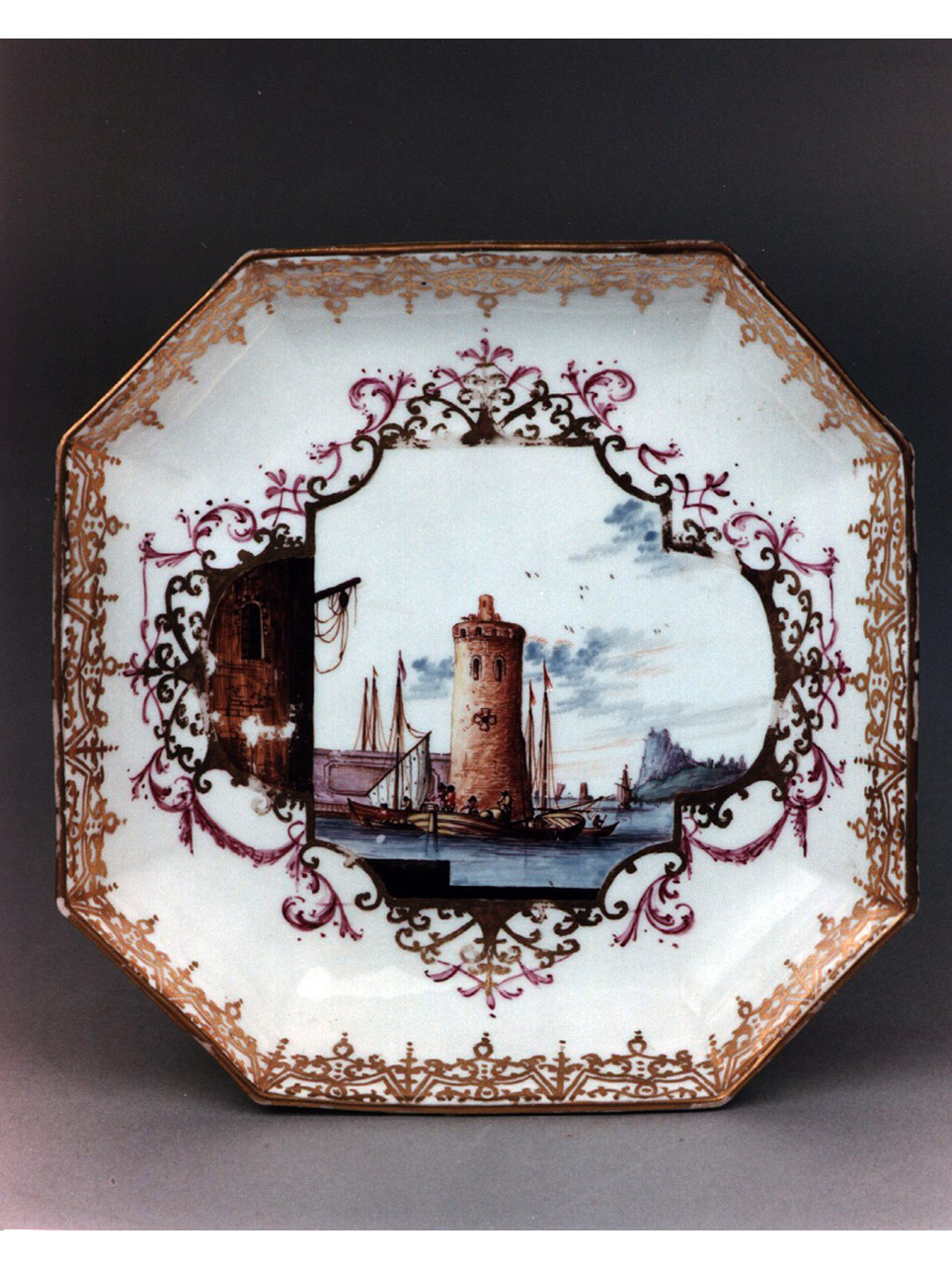 marina con nave allo scalo/ motivi decorativi floreali/ motivi decorativi (vassoio) - manifattura di Meissen (sec. XVIII)