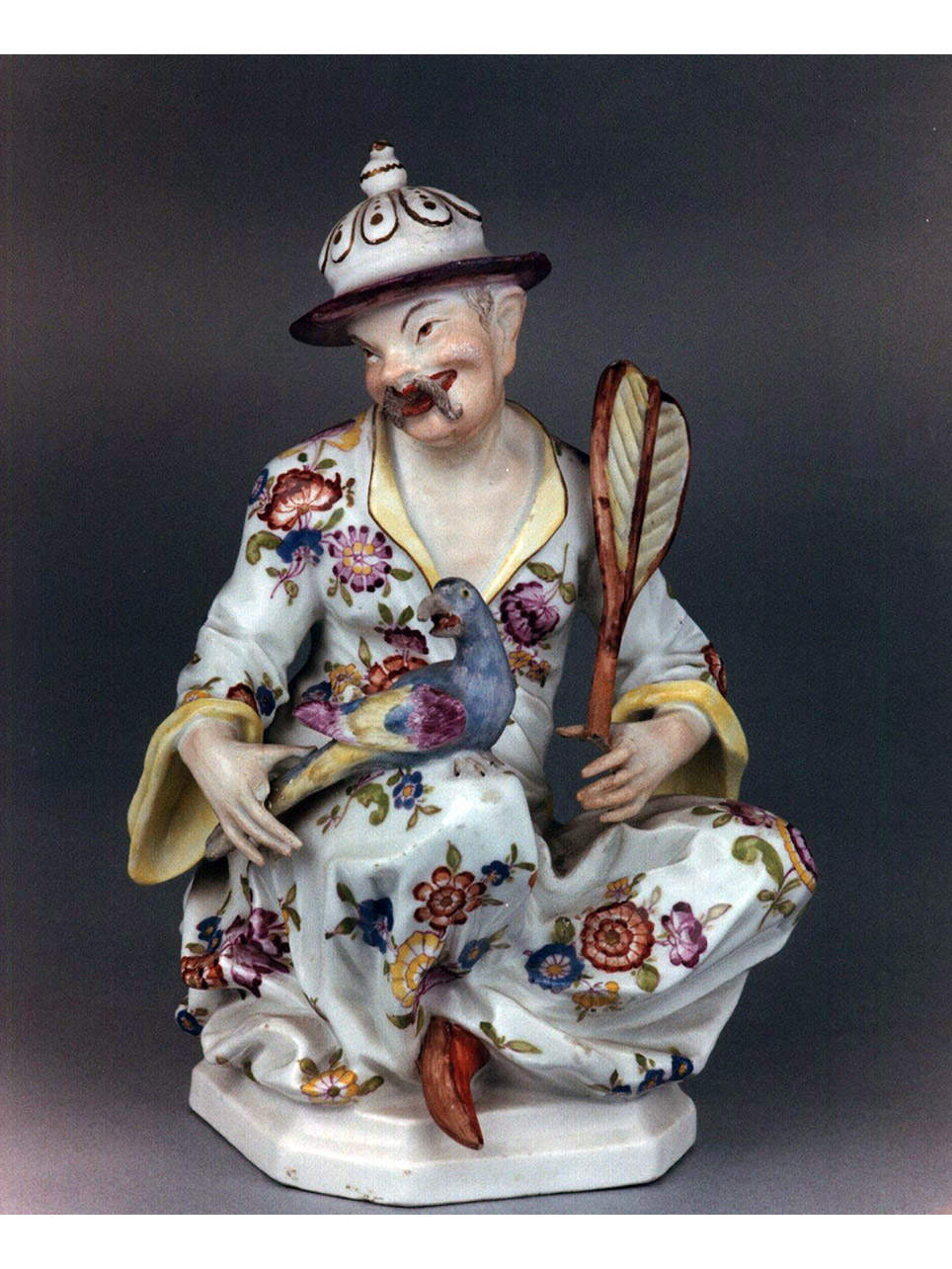 uomo orientale con ventaglio e pappagallo (statuetta) di Kaendler Johann Joachim - manifattura di Meissen (sec. XVIII)