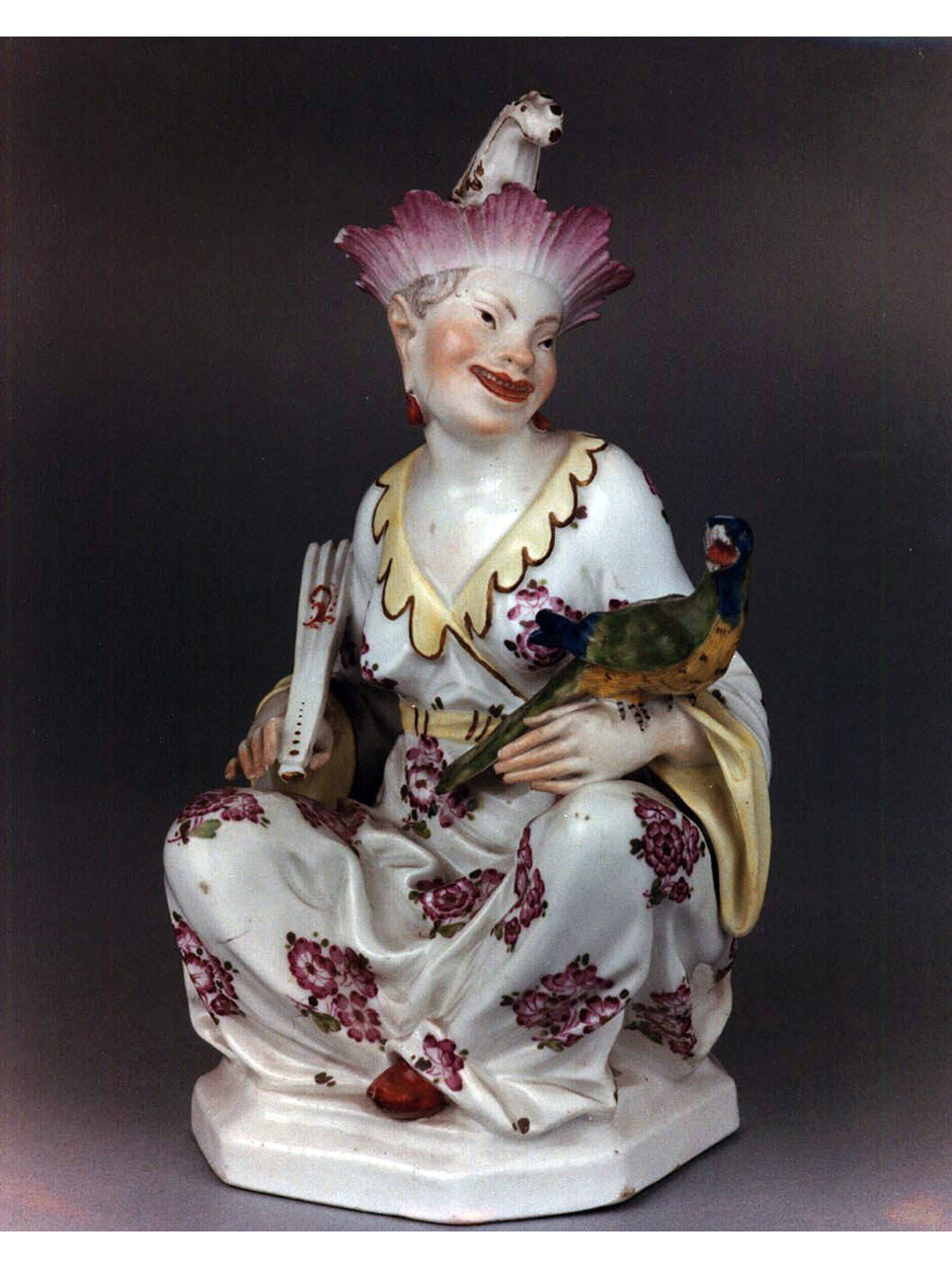 donna orientale con ventaglio e pappagallo (statuetta) di Kaendler Johann Joachim - manifattura di Meissen (sec. XVIII)