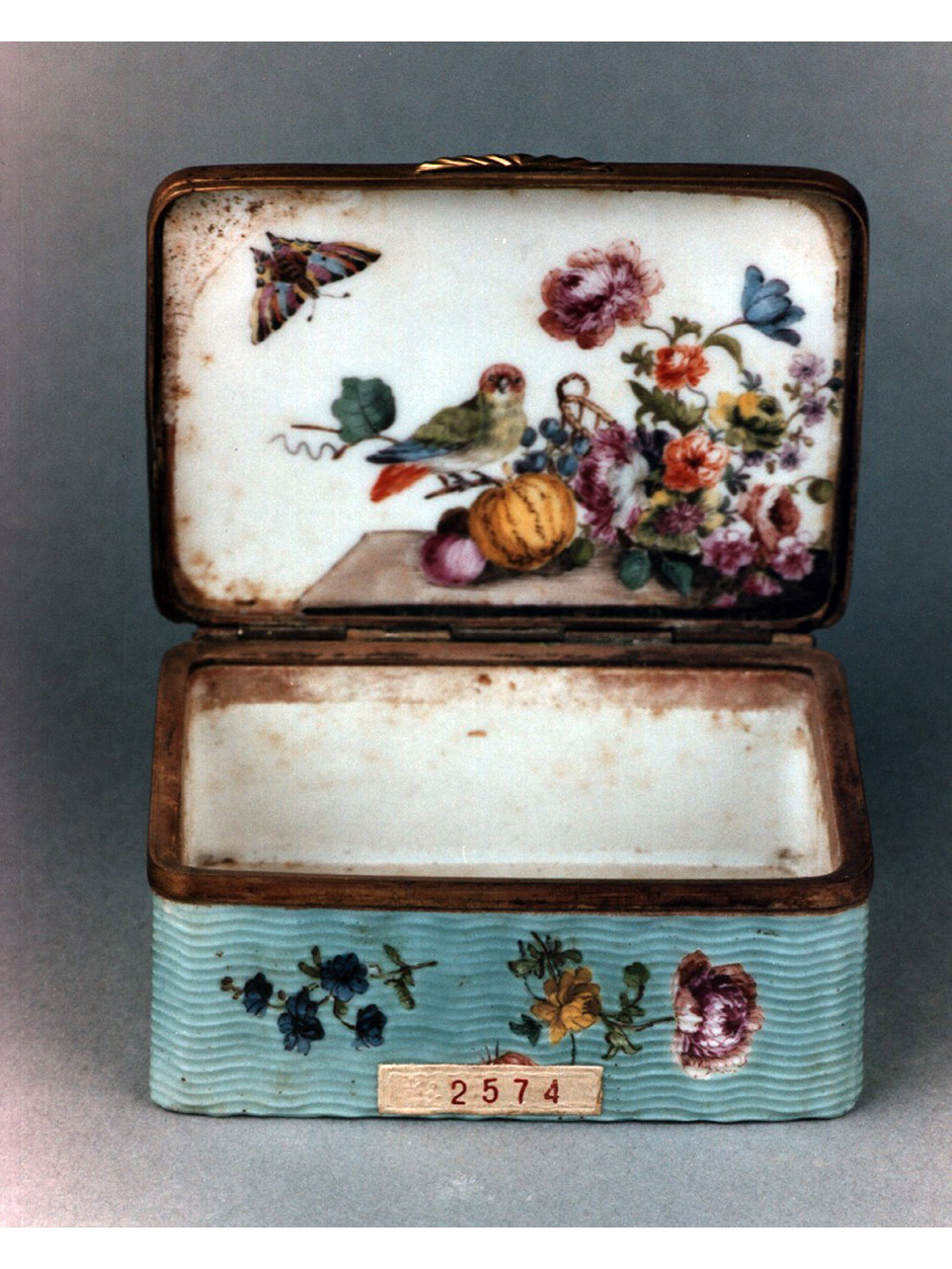 motivi decorativi vegetali e animali (tabacchiera) - manifattura di Meissen (sec. XVIII)