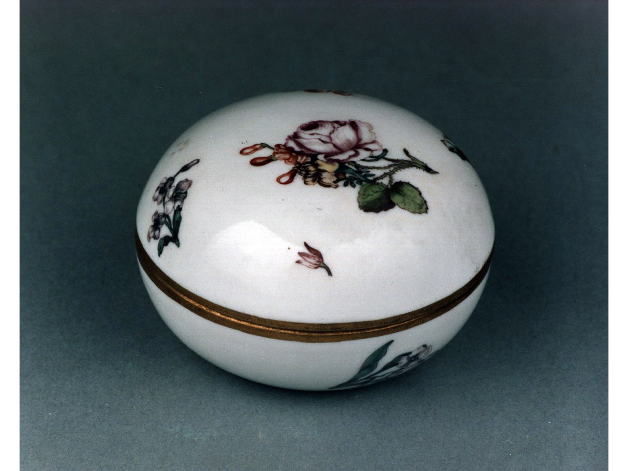 motivi decorativi floreali (scatola) - manifattura di Meissen (sec. XVIII)