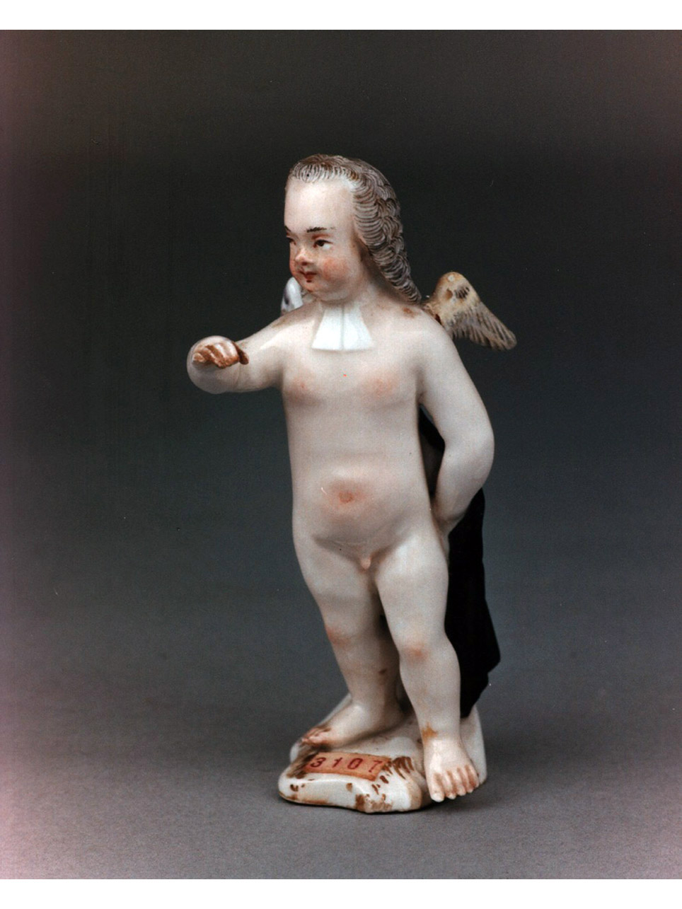 cupido in abiti talari (statuetta) - manifattura di Fuerstenberg (sec. XVIII)
