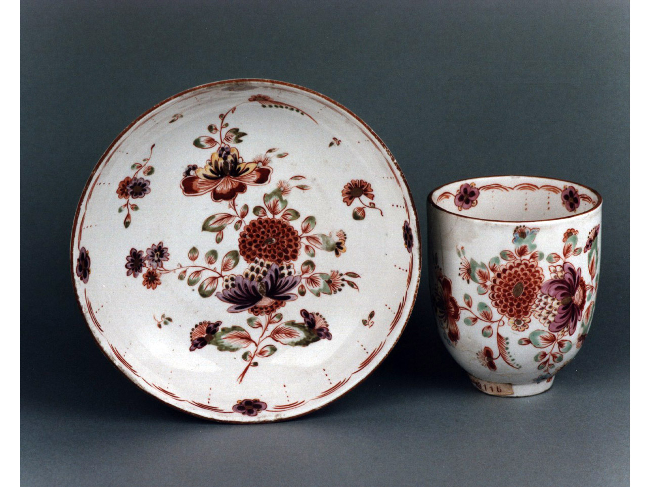 motivi decorativi floreali (tazza) - manifattura di Hoechst (sec. XVIII)