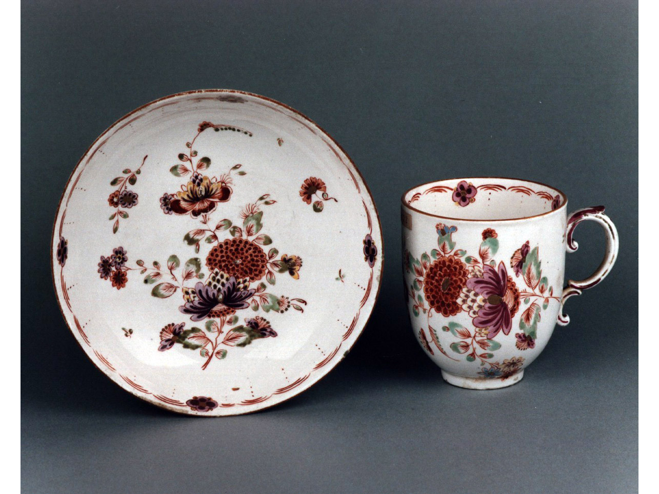 motivi decorativi floreali (tazza) - manifattura di Hoechst (sec. XVIII)
